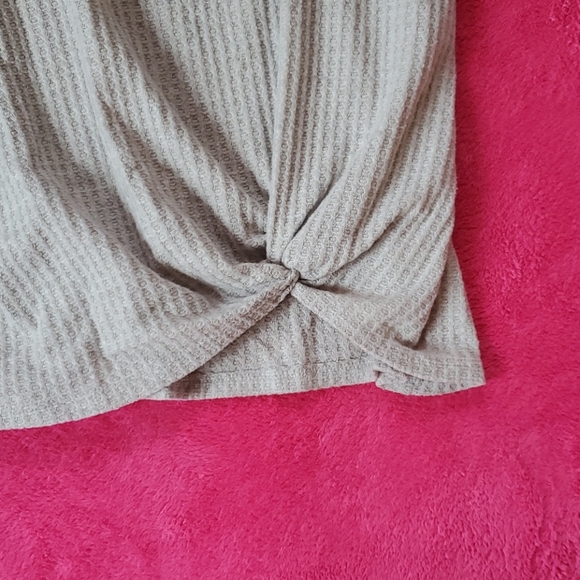 Sweater with tie in the front - Picture 3 of 3